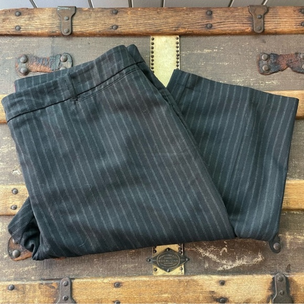 $10 SALE Black Pinstripe Wide Leg Dress Pants Women’s 16W Trouser 212 Collection